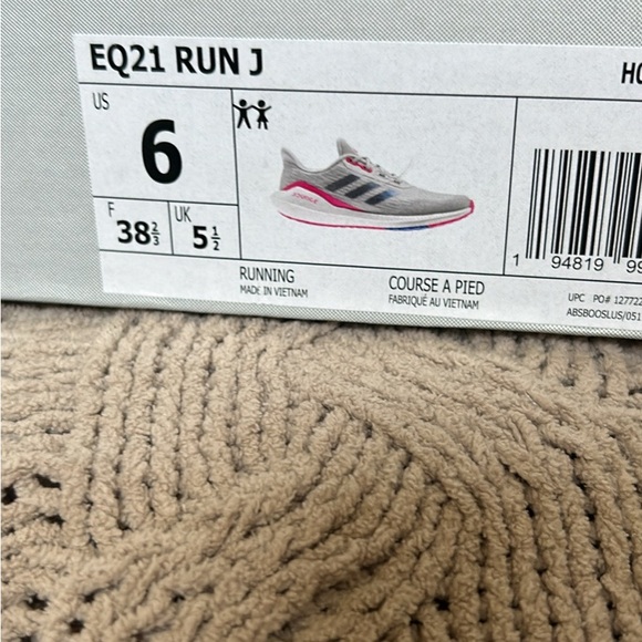 NIB Adidas shoes 6Y/7.5 W - Picture 4 of 5